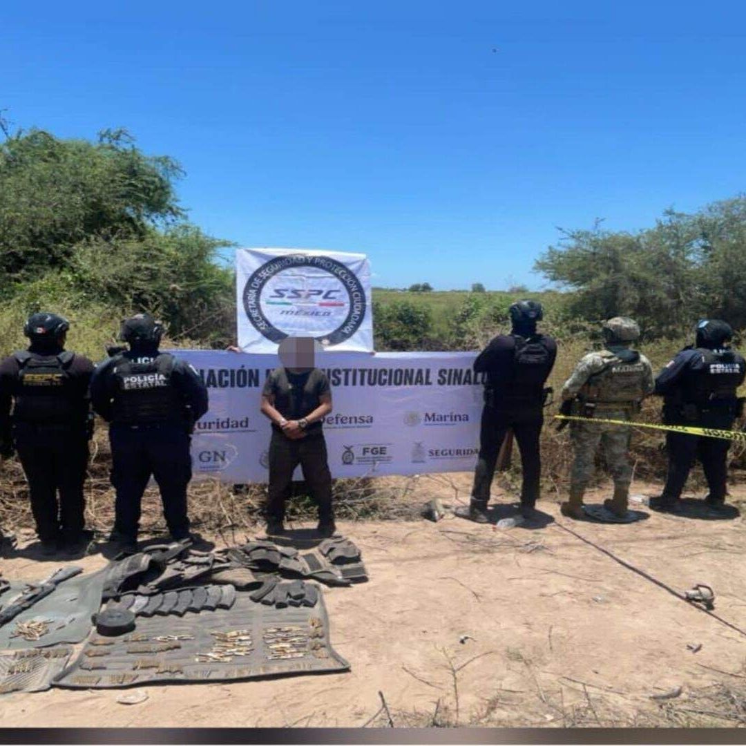 Aseguran armas y equipo táctico.